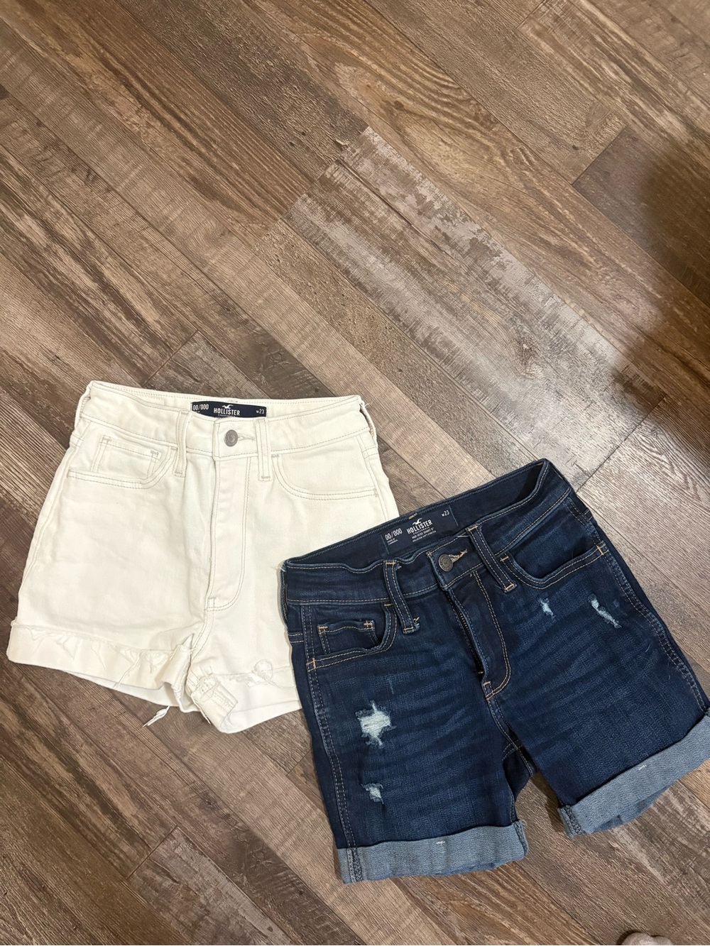 Hollister Women's Jean Shorts bundle - White & Dark Blue